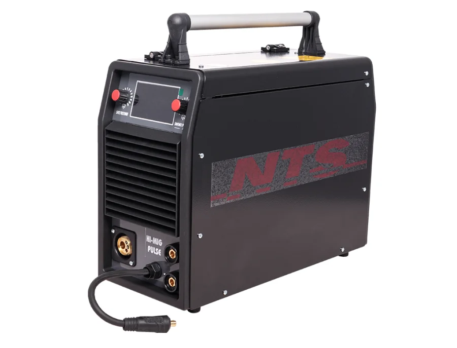 NTS HI-MIG DOUBLE PULSE Półautomat spawalniczy / lutospawarka (bez uchwytu spawalniczego) do spawania MIG/MAG, MMA lub DC TIG. Zaprojektowany do napraw blacharskich, dzięki czemu lutospawanie cienkich blach nadwoziowych (0,8; 0,7 mm) nie stanowi żadnego problemu. MIG - spawanie drutem SG2, lutospawanie drutem CuSi3, spawanie aluminium (AlMg5 oraz ALSi12) oraz spawanie stali nierdzewnej. TIG - łączy stal, stopy tytanu, mosiądzu itp. MMA - do spawania stali zwykłej. Korzystając z metody MIG użytkownik ma do wyboru kilkanaście programów z charakterystykami prądowymi. Uchwyt spawalniczy (3540324) oraz wózek transportowy występuje jako opcja wyposażenia.